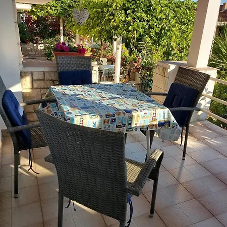 Apartman In With Terrace, Air Conditioning, Wifi, Washing Machine 4199-5 Trpanj