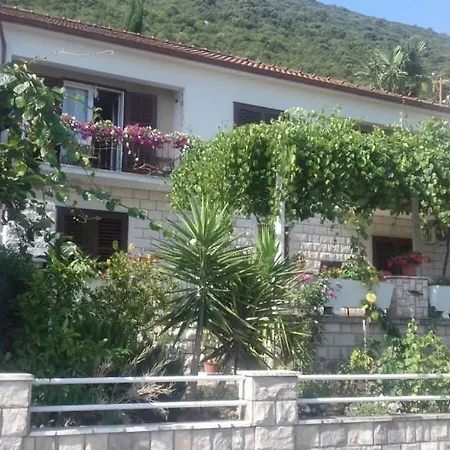 Apartman In With Terrace, Air Conditioning, Wifi, Washing Machine 4199-5