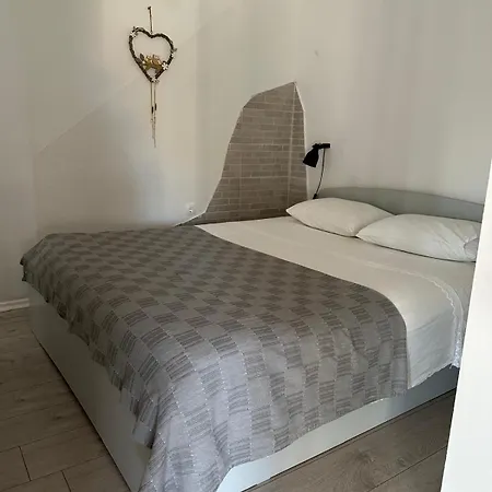 Apartman In With Terrace, Air Conditioning, Wifi, Washing Machine 4199-5 *