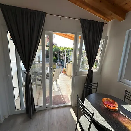 In With Terrace, Air Conditioning, Wifi, Washing Machine 4199-5 Apartman Trpanj