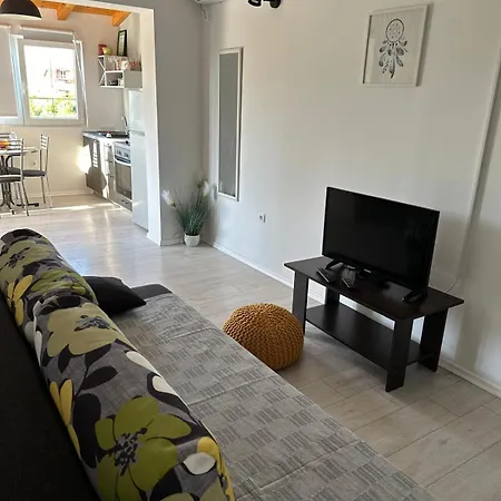 Apartman In With Terrace, Air Conditioning, Wifi, Washing Machine 4199-5 Trpanj