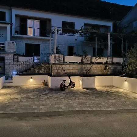 Apartman In With Terrace, Air Conditioning, Wifi, Washing Machine 4199-5 Trpanj