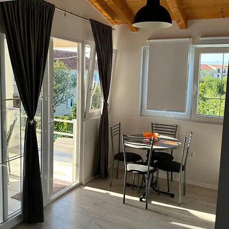 Apartman In With Terrace, Air Conditioning, Wifi, Washing Machine 4199-5