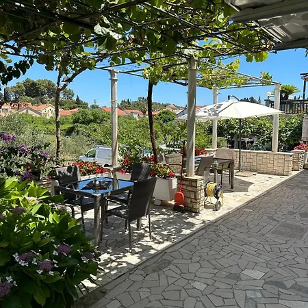 Apartman In With Terrace, Air Conditioning, Wifi, Washing Machine 4199-5