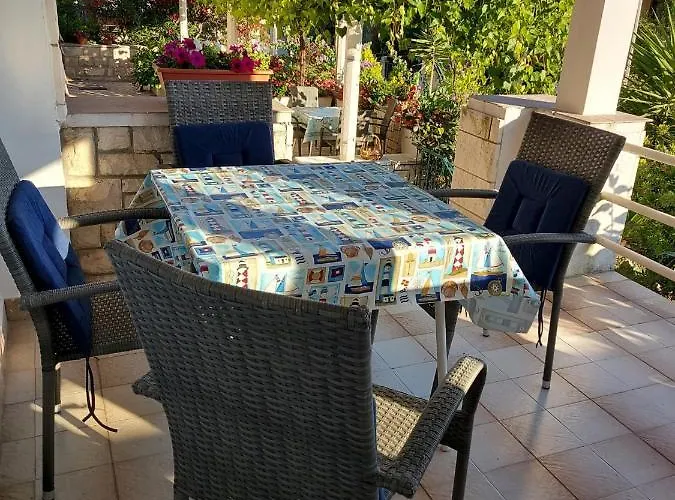 Apartmán In With Terrace, Air Conditioning, Wifi, Washing Machine 4199-5 Trpanj