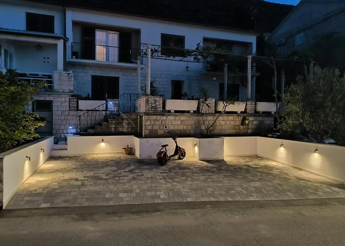 Apartmán In With Terrace, Air Conditioning, Wifi, Washing Machine 4199-5 Trpanj